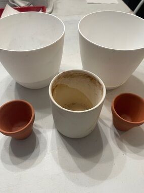 5 flower pots White Ceramic plastic and Terracotta Planter Set
